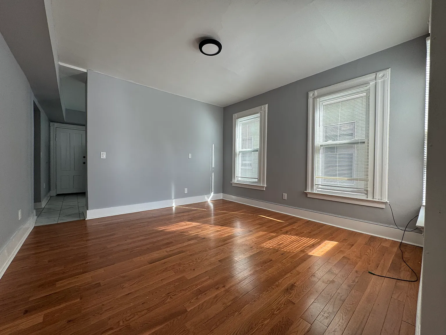 3 bed, 1200 sqft, $1,895 — Photo 1