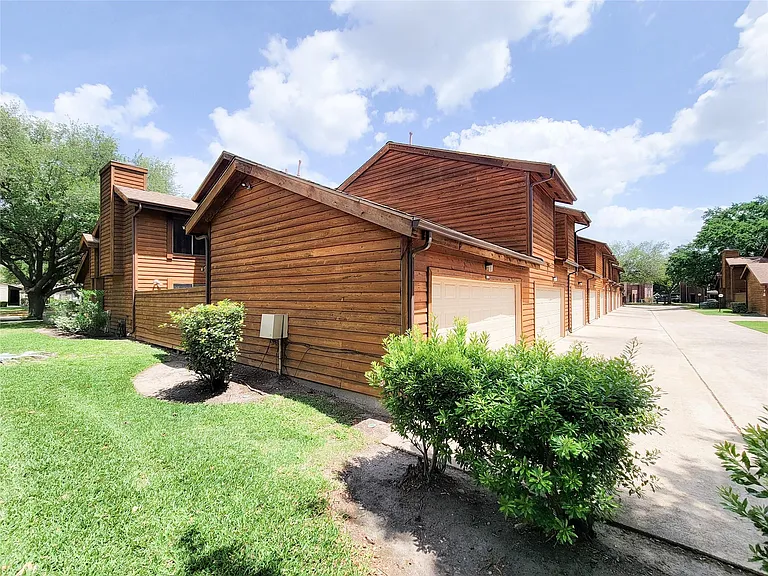 3020 Windchase Blvd — Photo 35
