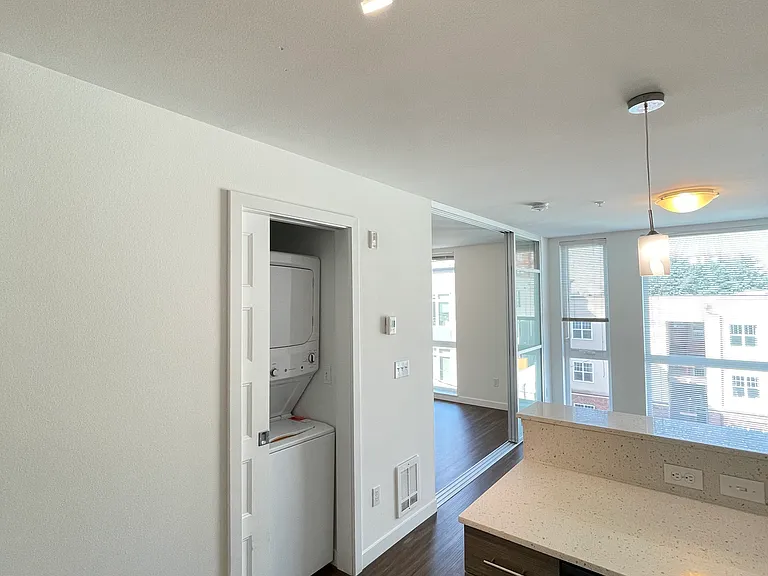 Queen Anne Flats — Photo 58