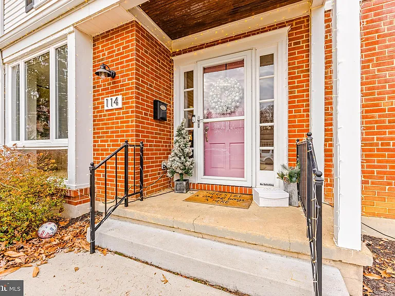 114 E Aylesbury Rd — Photo 5
