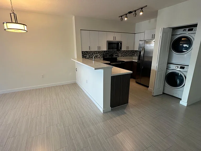 445 NE 39th St #114 — Photo 3