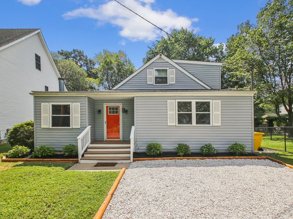 921 Hillside Ave
