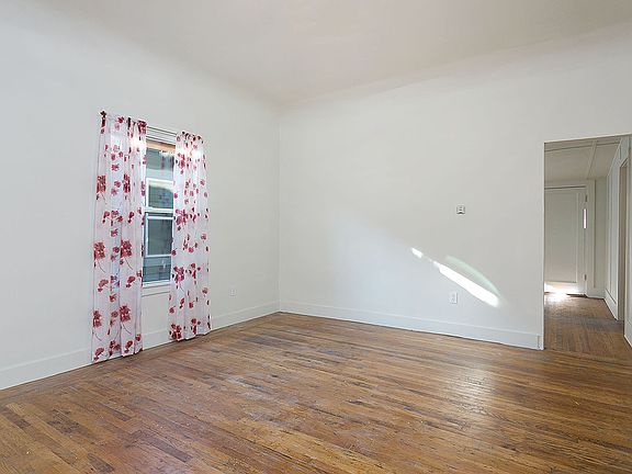 5th image of 5935 Whitney St