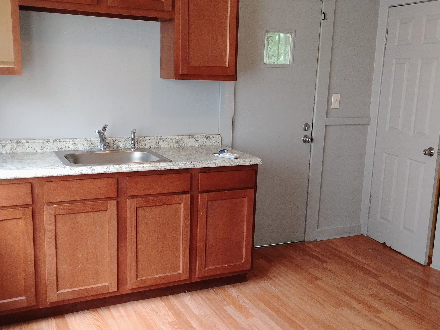 3 bed, 1100 sqft, $1,400 — Photo 4