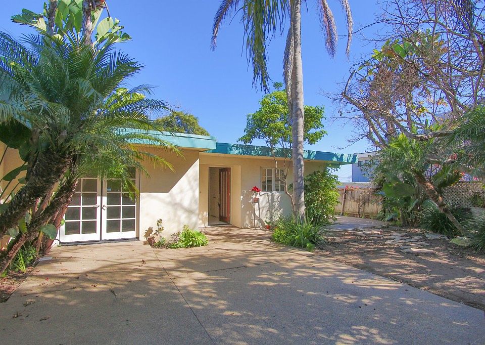 1st image of 208 Salida Del Sol