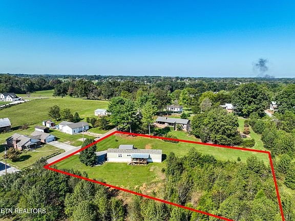 5th image of 2932 Parkview Dr