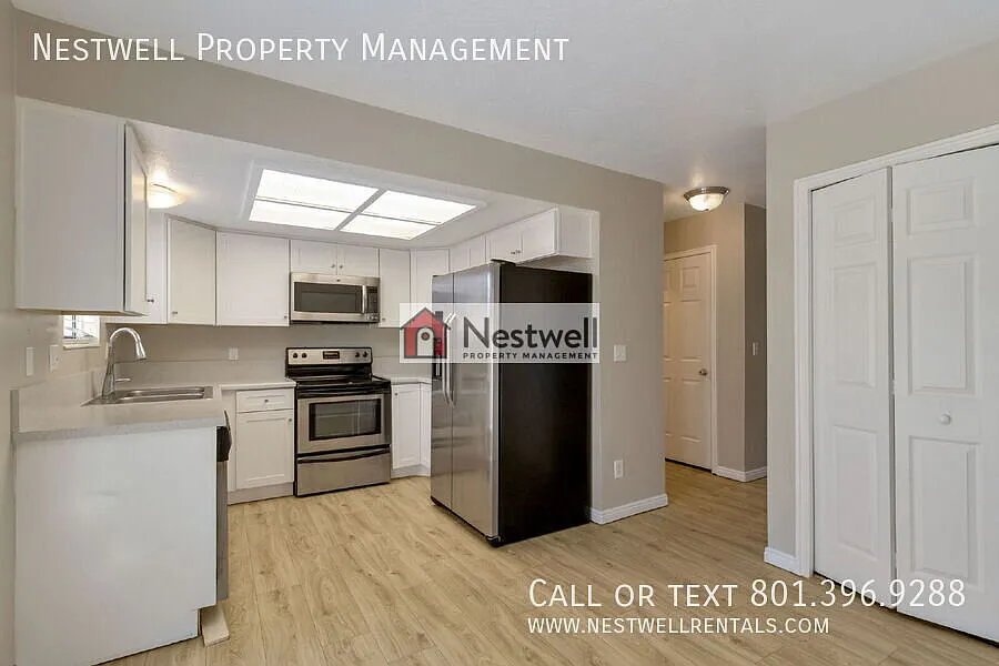 $500 Off First Month's Rent - Remodeled 3-bed townhome in Ogden — Photo 4