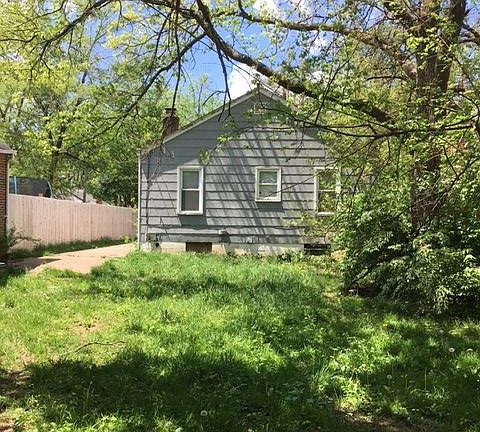 3rd image of 536 S Napoleon Ave