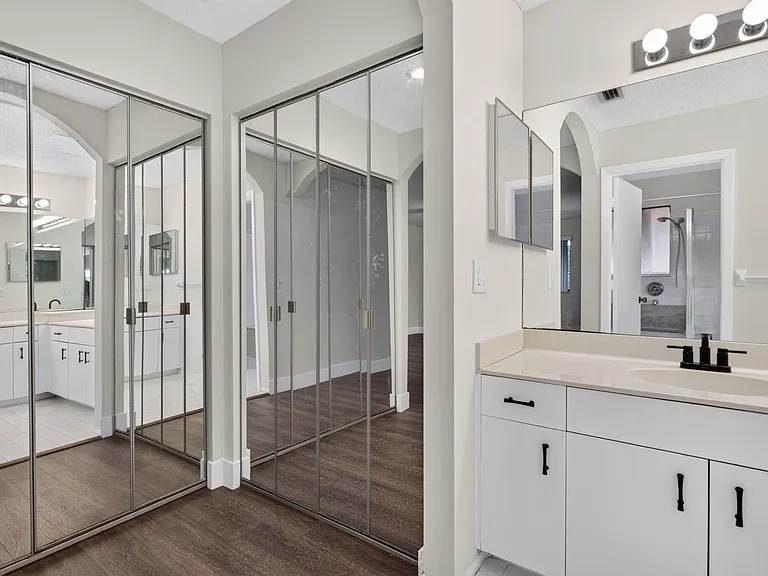 587 NW 38th Ave — Photo 33