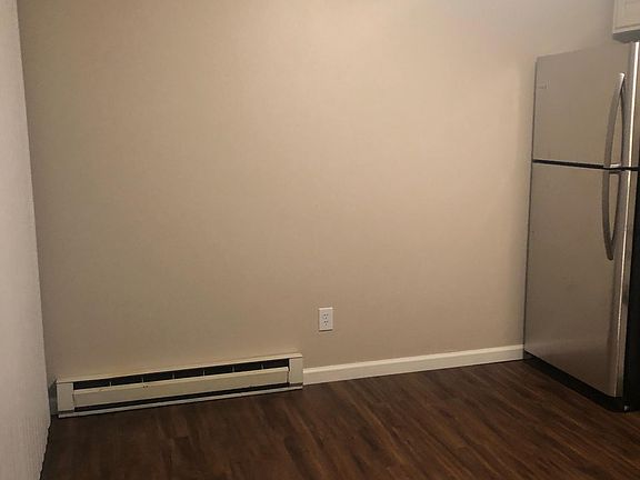 3rd image of 824 W Mansfield Ave #824