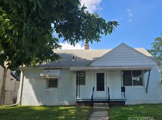 21615 Ridgeway St, Saint Clair Shores, MI 48080
