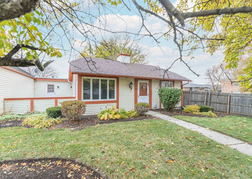 1st image of 25 Garden Dr #25