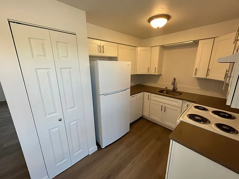 Greenwood Apartments — Photo 40