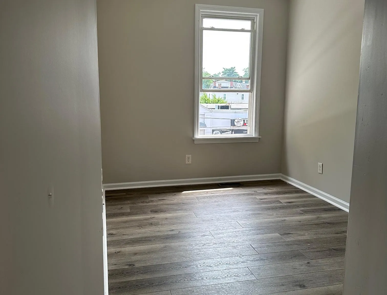 5 bed, 1800 sqft, $2,575 — Photo 2
