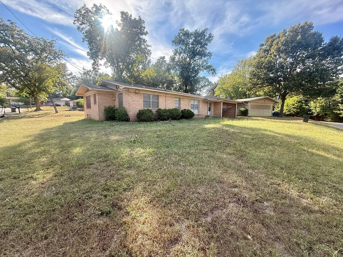 3-bed/1.5-bath with Carport! — Photo 2