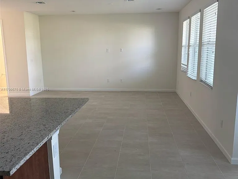 5230 Thatcher Ct — Photo 5