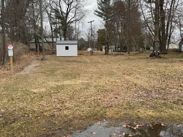 6830 W Redman Dr, Lake City, MI 49651