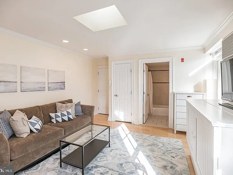 1716 Pine St #5/3R — Photo 1