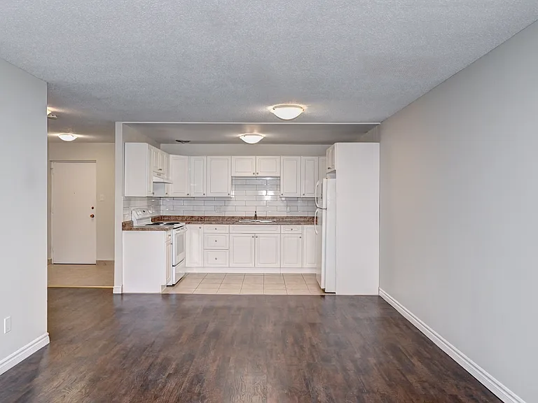 270 Waterloo Ave — Photo 11