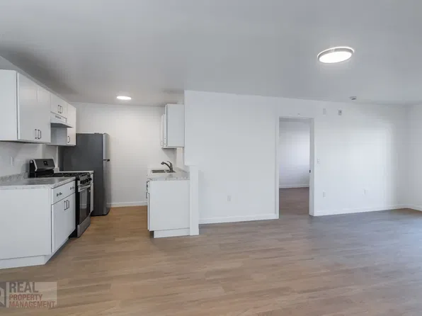 Loma Verde, 7233 Loma Verde Ave #105, Canoga Park, CA 91303