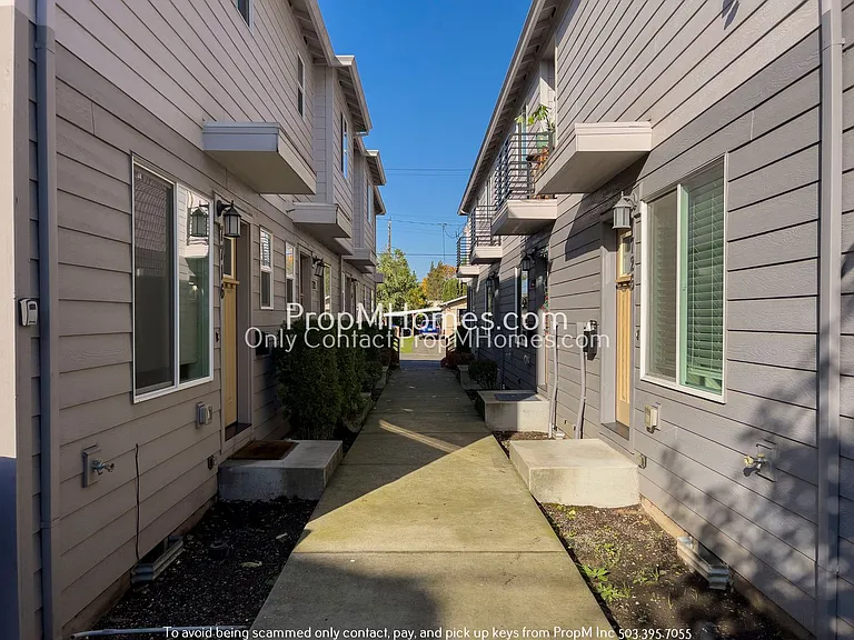 7726 SE Washington St — Photo 18