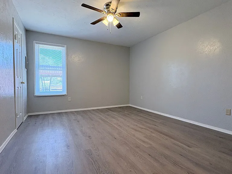 305 Swinging Spear Rd — Photo 9