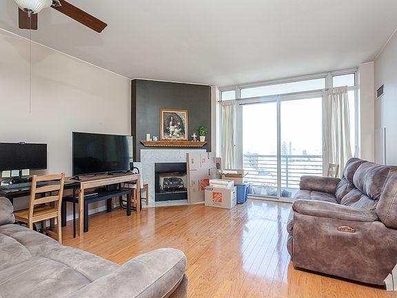3rd image of 1515 S Prairie Ave Unit 1118