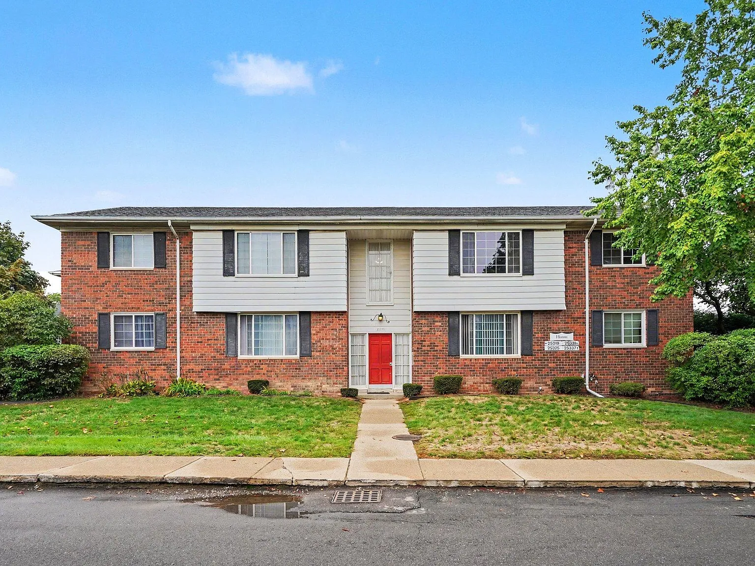 2 bed, 1.0 bath, 770 sqft, $1,350 — Photo 1