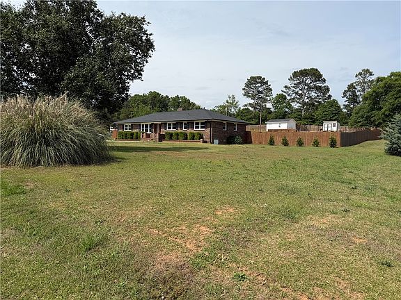 3rd image of 404 McClain Rd