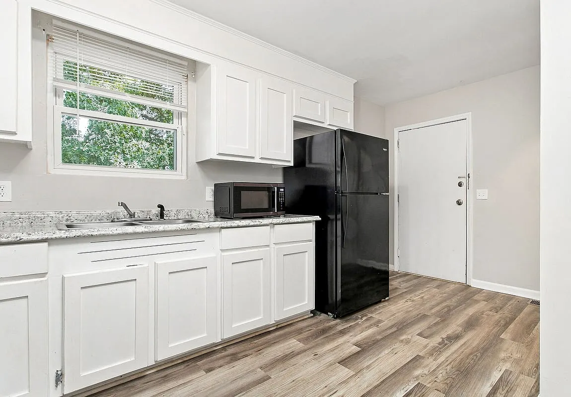 400 Richcreek Rd — Photo 2