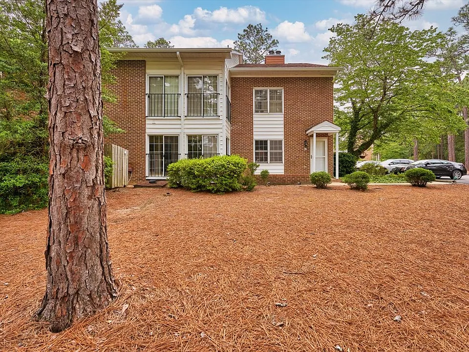 10 Pinehurst Mnr #B