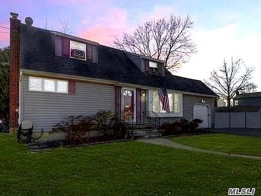 2nd image of 1 Hollywood Ln