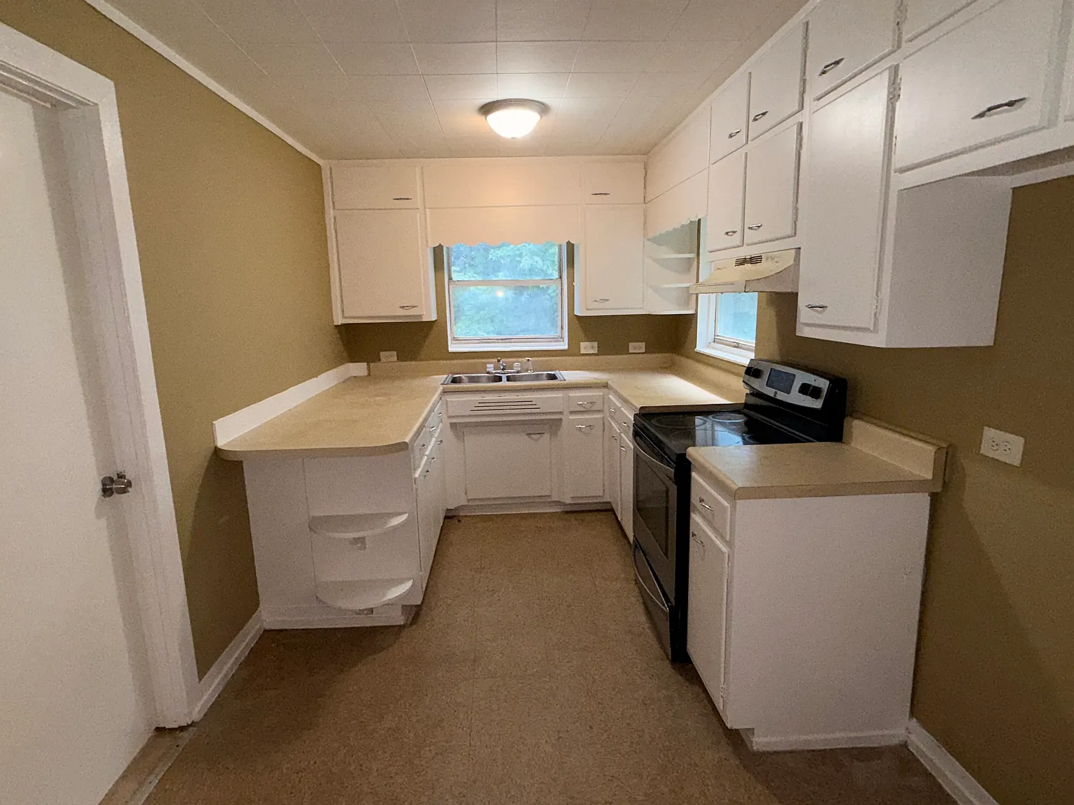 3 bed, 1098 sqft, $1,100 — Photo 2