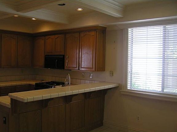 Kitchen w/ Nook