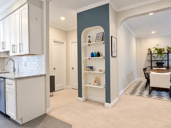21 Barstow Road #2D, Great Neck, NY 11021