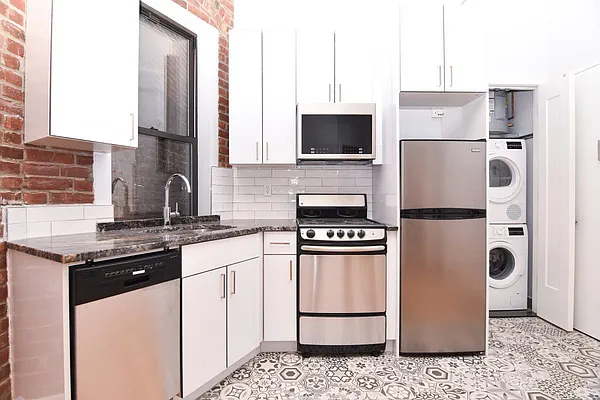 Rented by Bohemia Realty Group | media 7