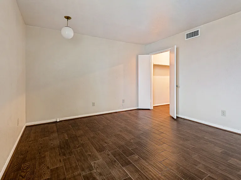 3827 Gilbert Ave #109 — Photo 8