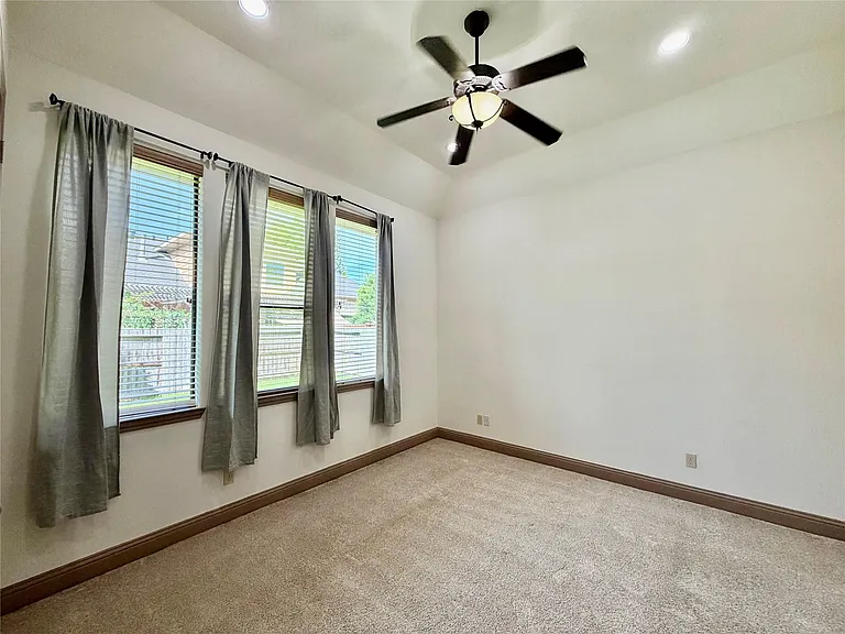 6223 Duke Trail Ln — Photo 21