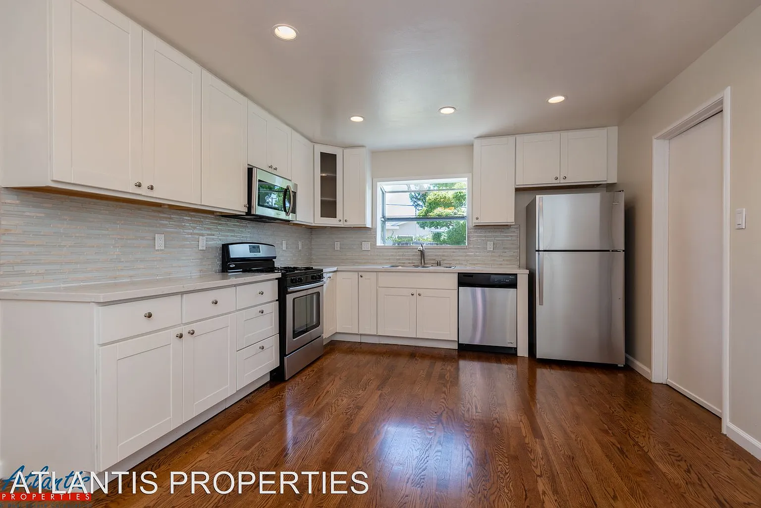 906 Virginia Ave photo 1