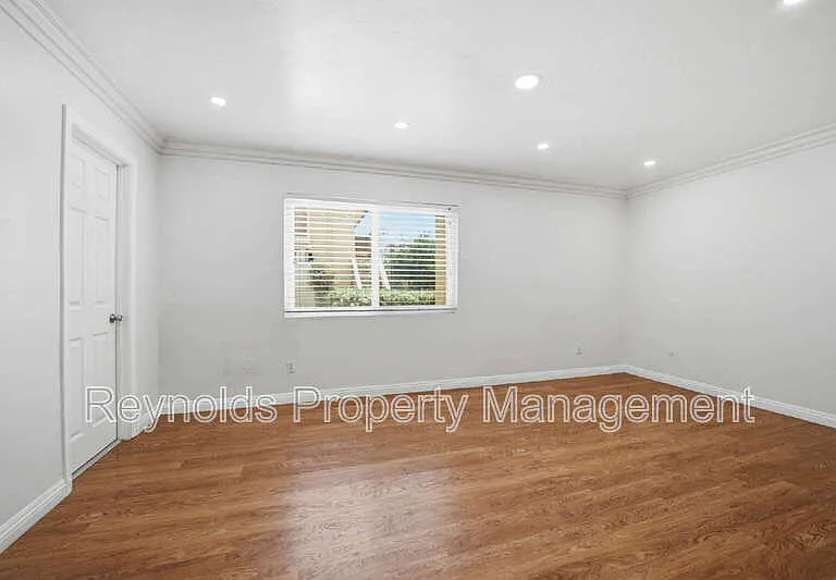633 R Ave #35 — Photo 9