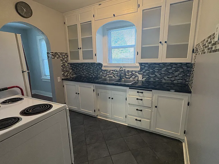 1912 N McKinley Ave — Photo 5