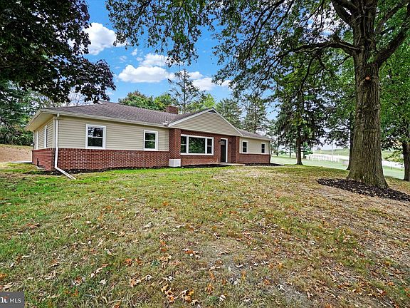 3rd image of 672 Laurel Hill Dr
