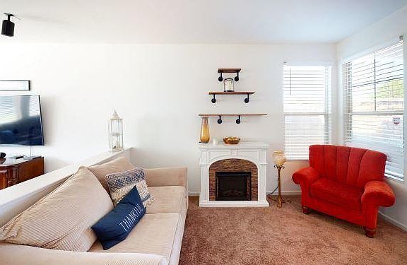 5th image of 2409 S Laguna Ct
