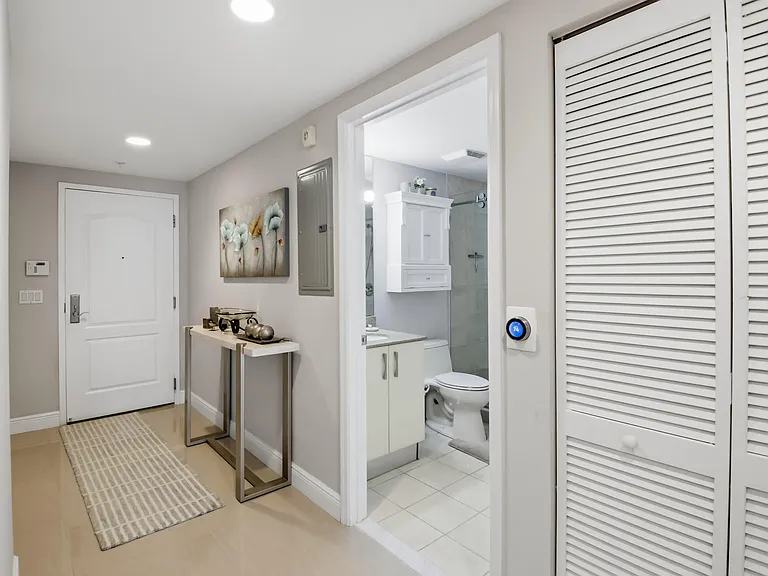 191 SE 20th Ave #210 — Photo 9