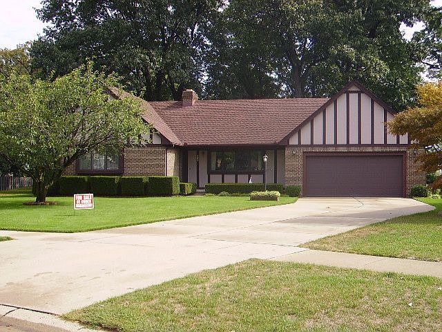 1st image of 450 Dover Crescent Ct