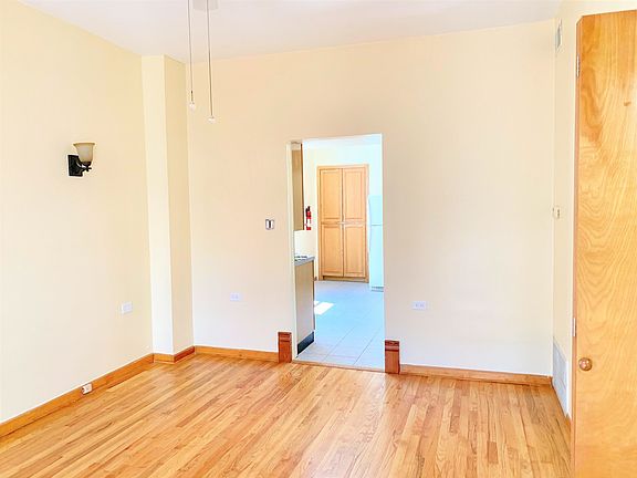2nd image of 1340 N Claremont Ave