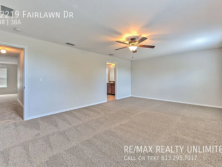 12219 Fairlawn Dr — Photo 32