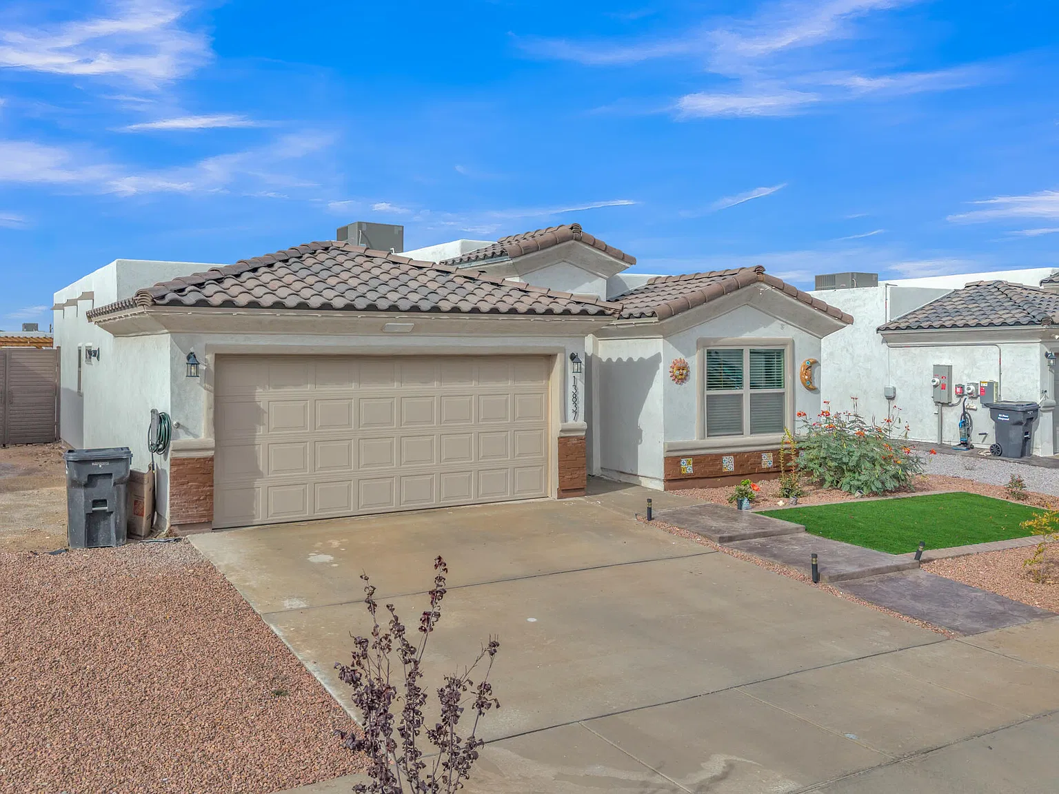 3 bed, 2.0 bath, 1505 sqft, $1,900 — Photo 2