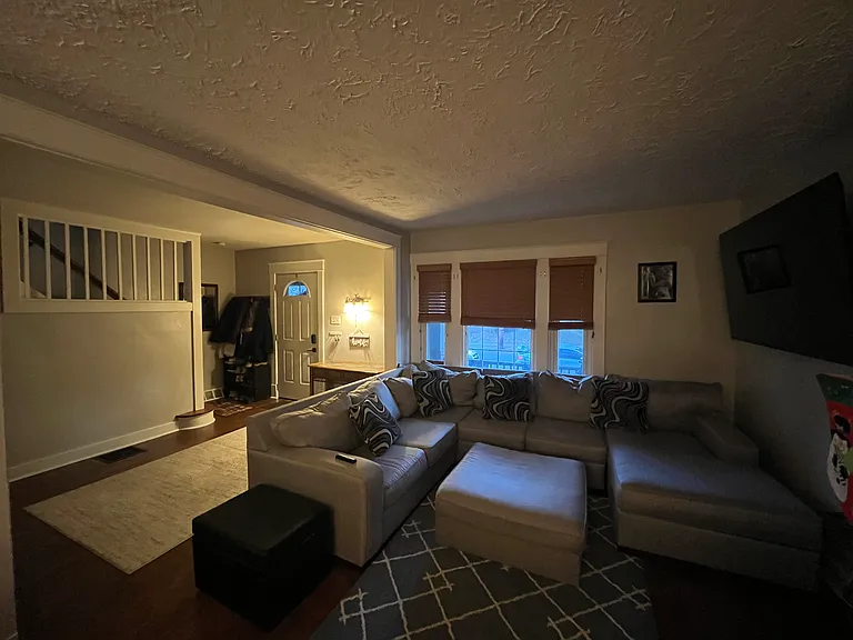 207 Delaware Ave — Photo 2