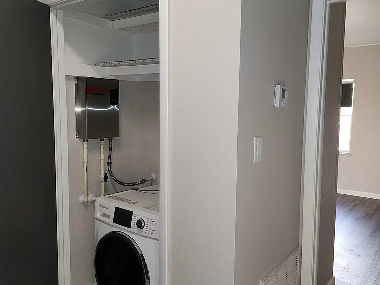 106 2nd Ave SW #A — Photo 9